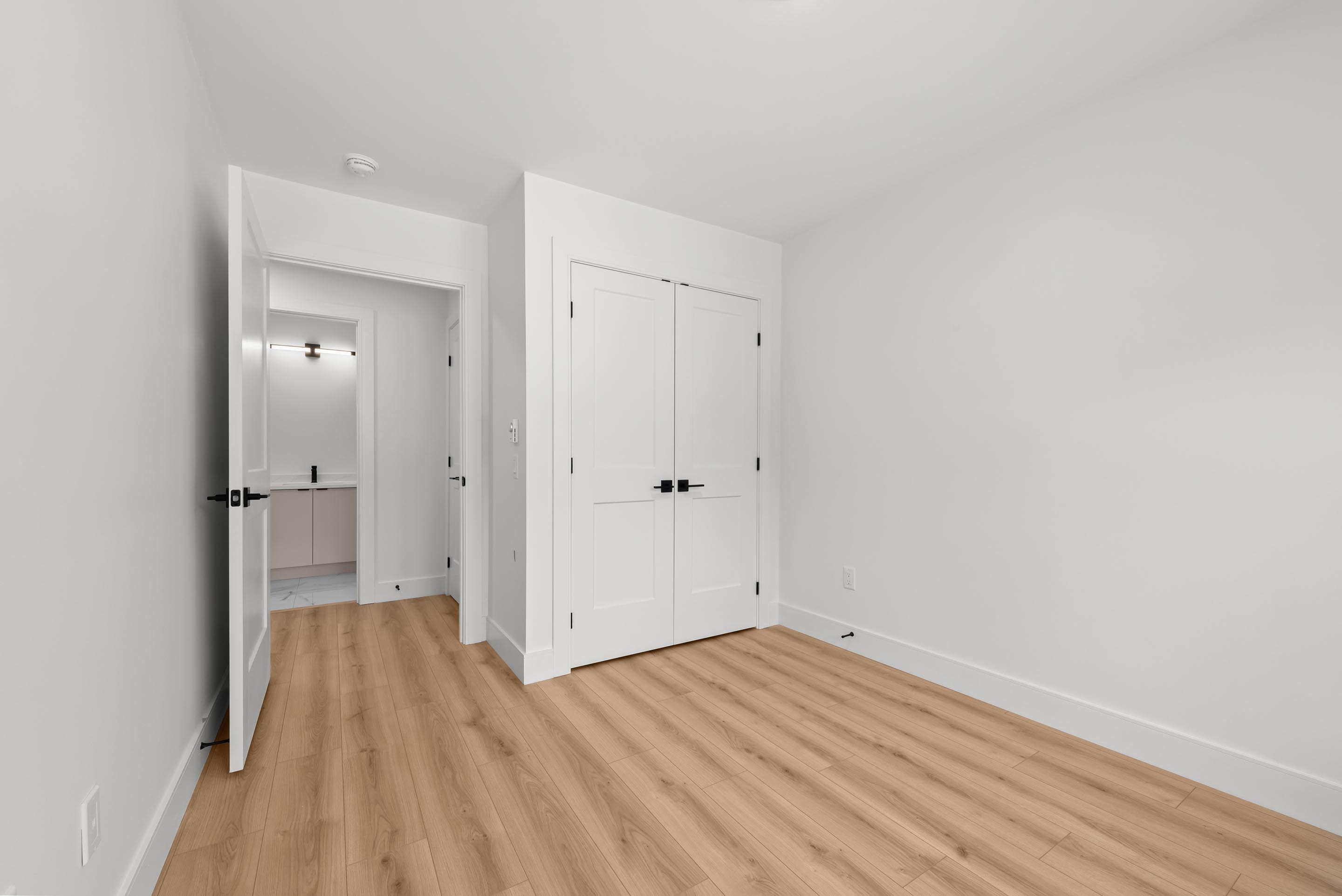 Colonial crescent 22