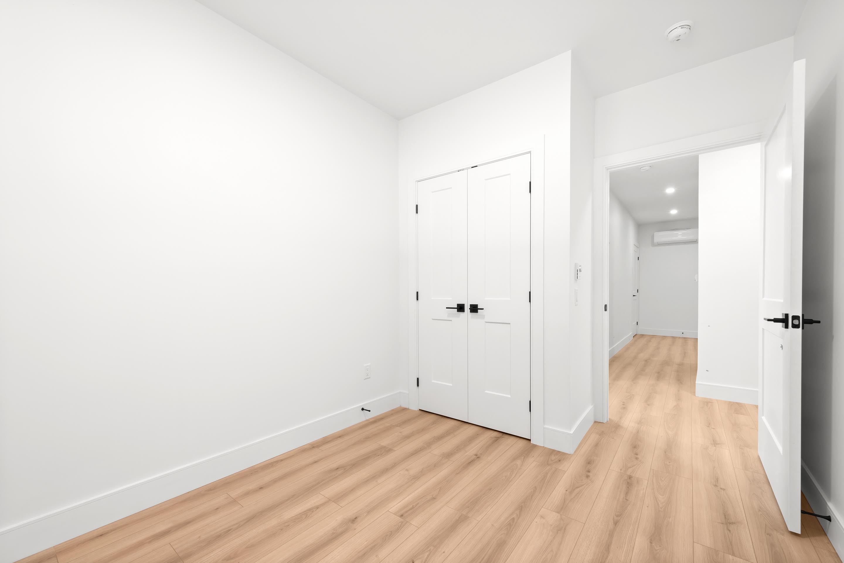 Colonial crescent 32