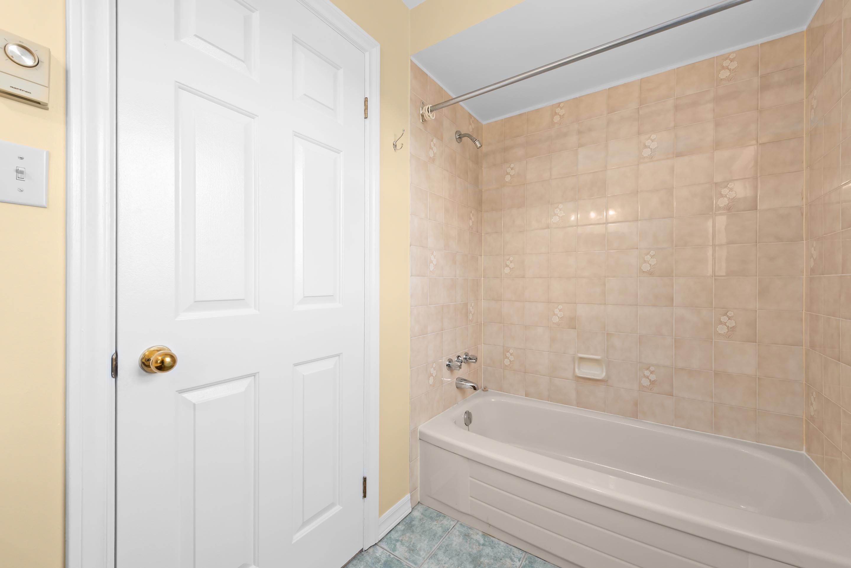 33 p thomas dr 17