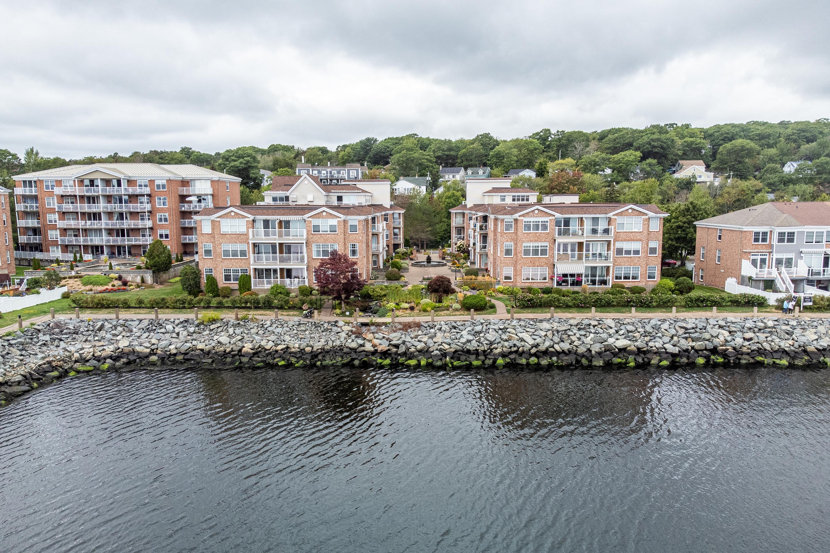 40 waterfront dr 28