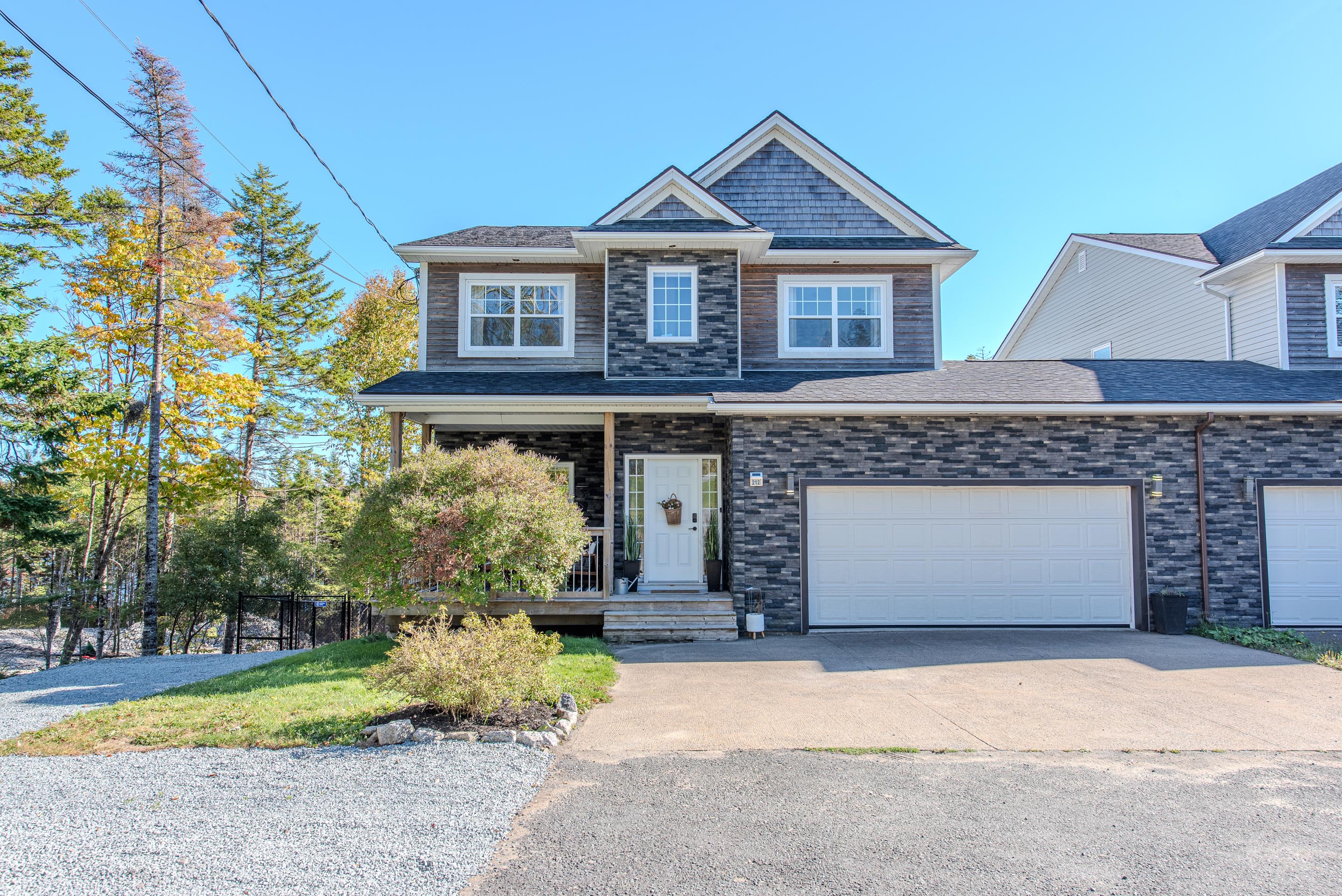 212 Voyageur Way