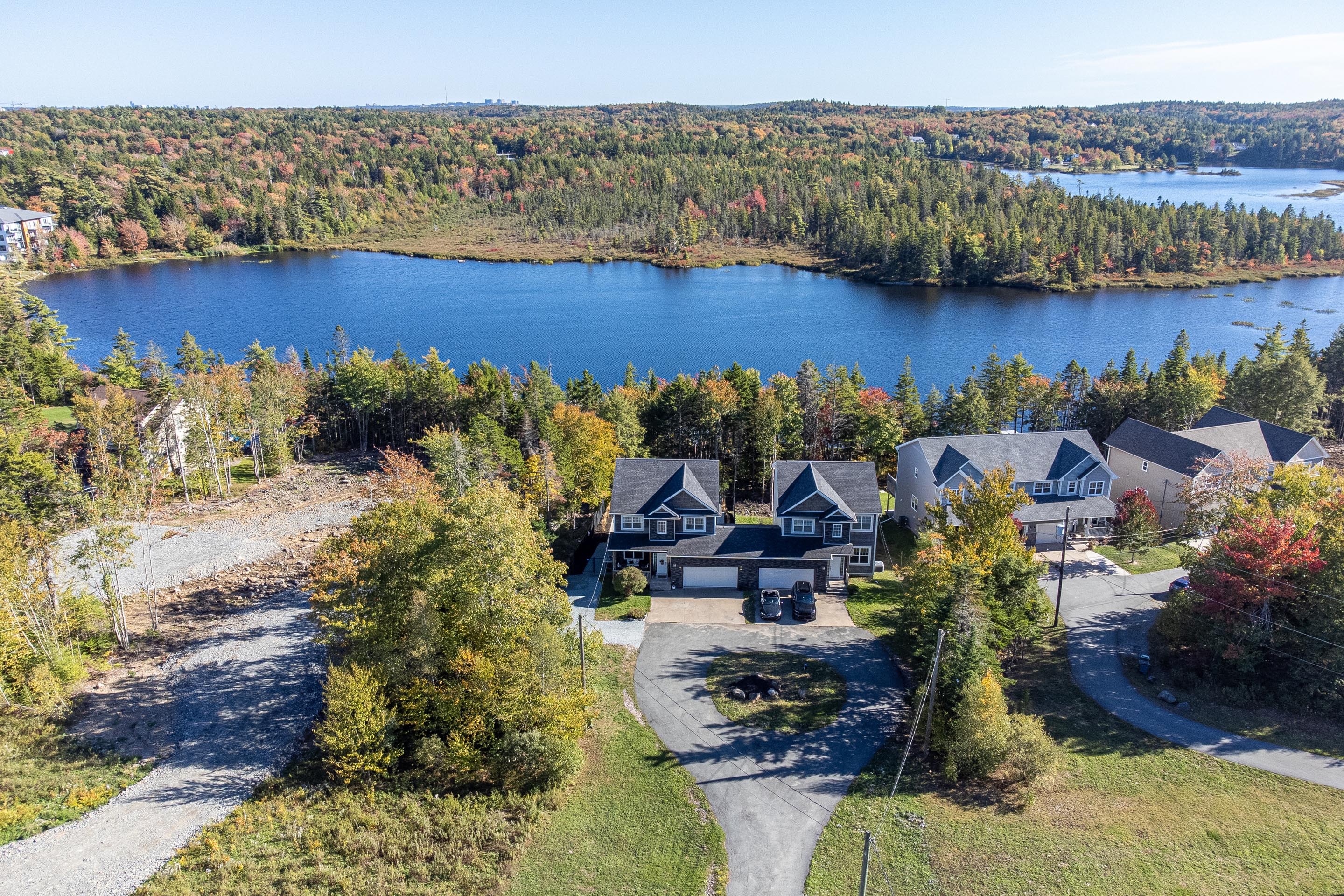 212 voyageur way 03