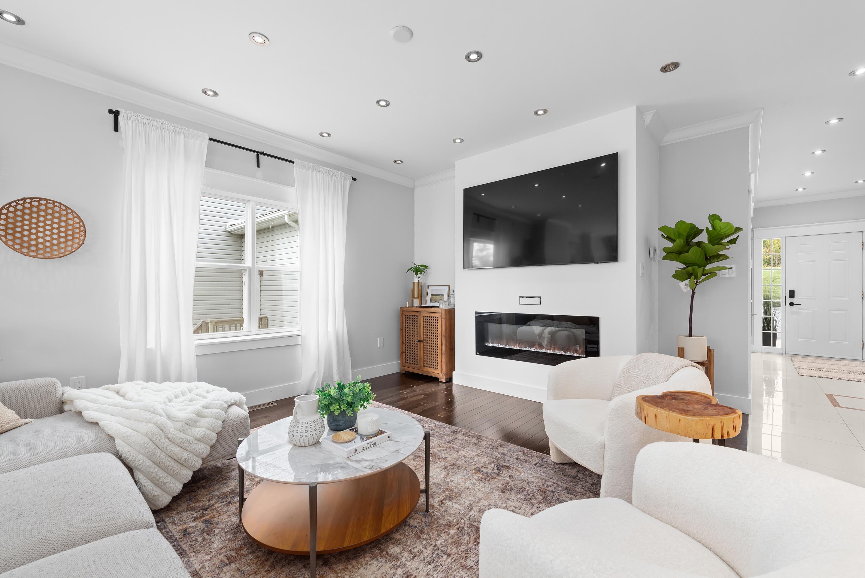 212 voyageur way 09