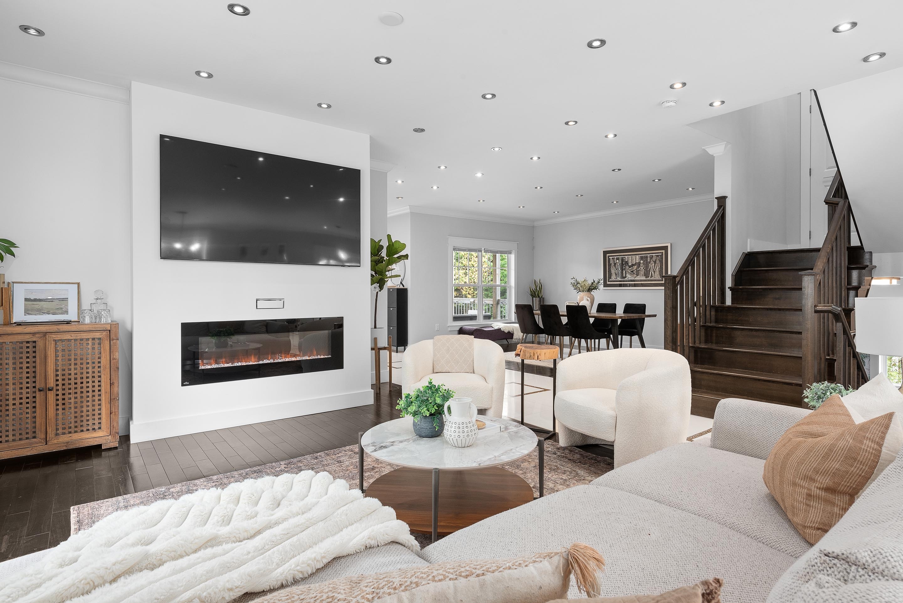 212 voyageur way 11