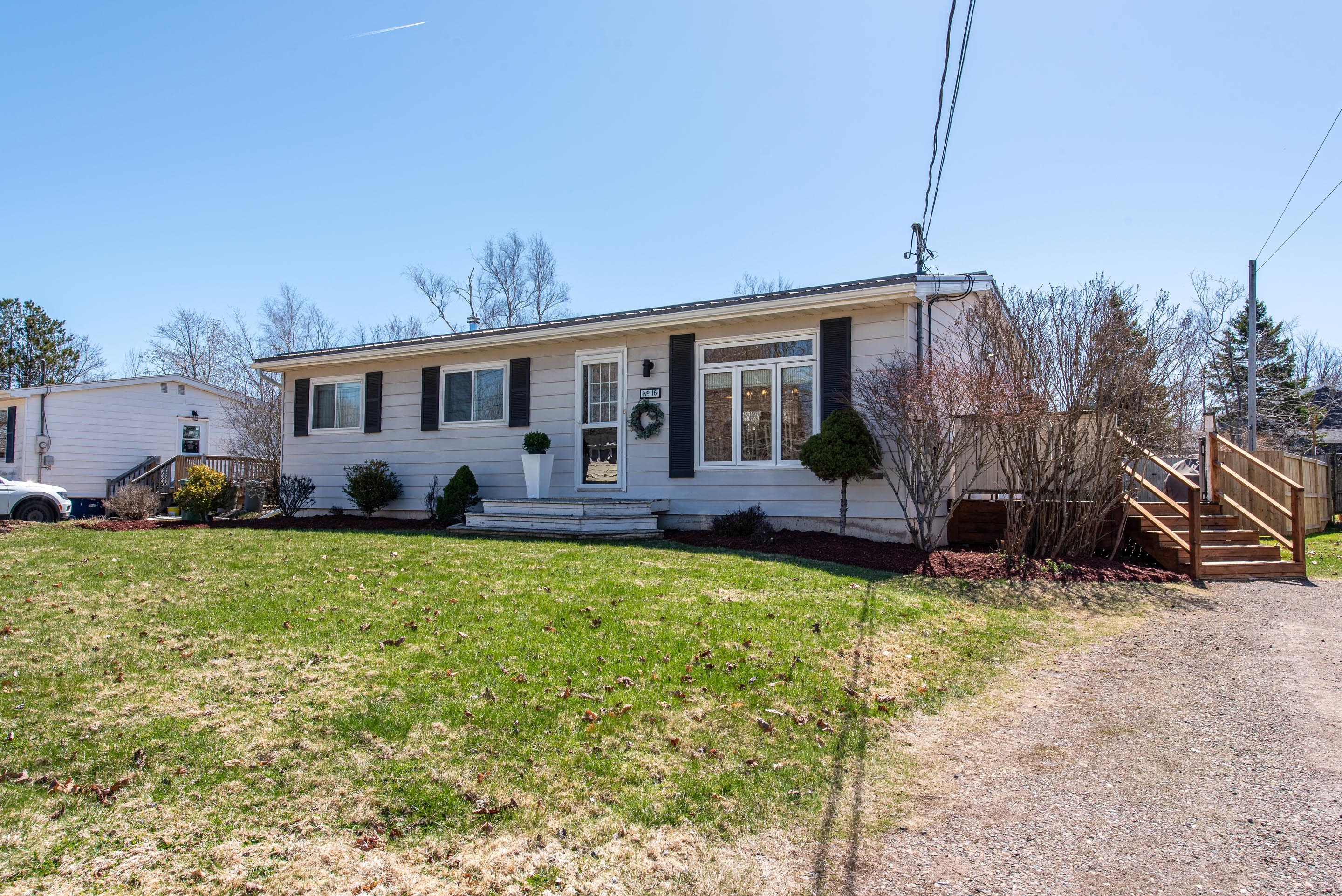 16 robertson cres 02