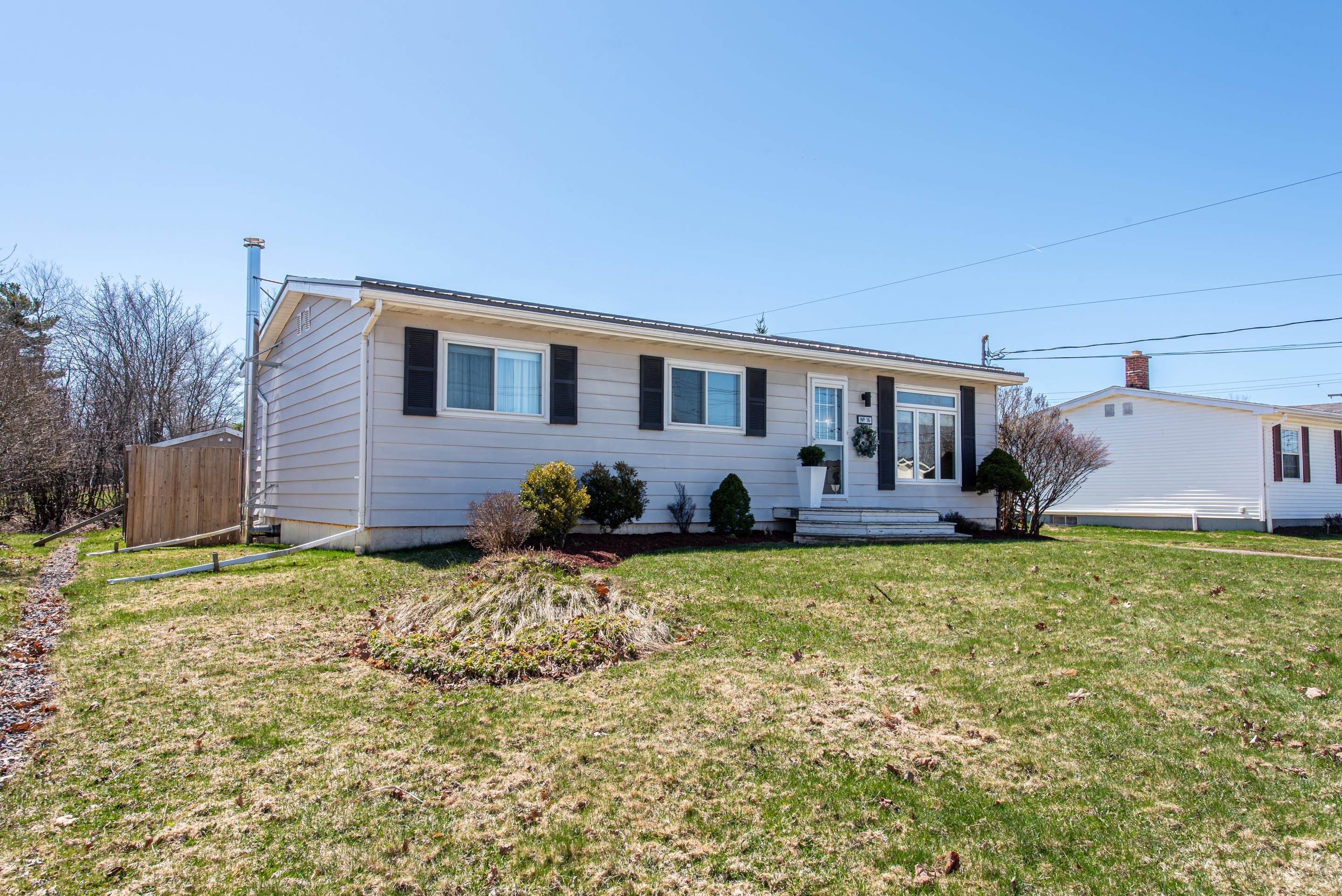 16 robertson cres 03