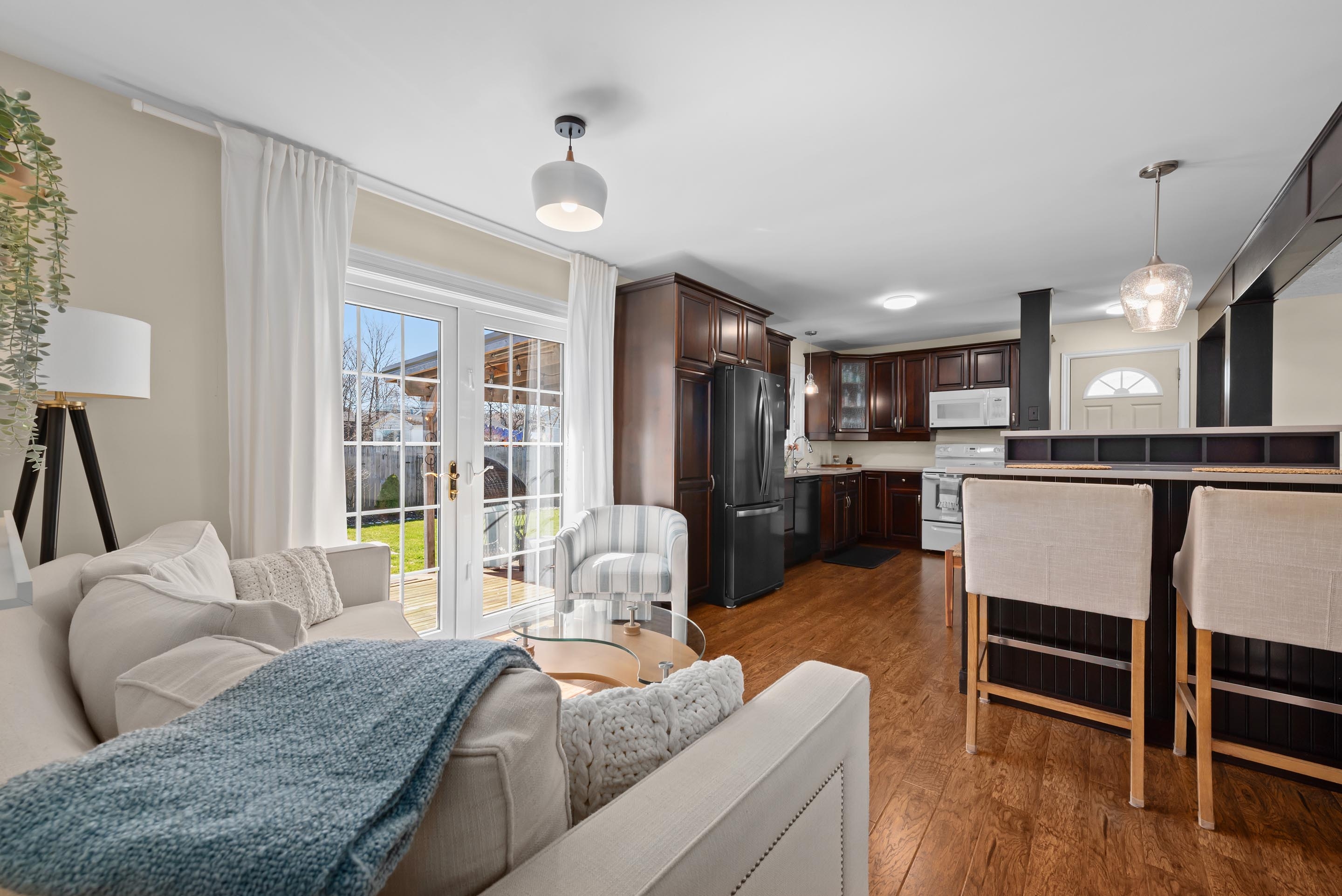 16 robertson cres 17
