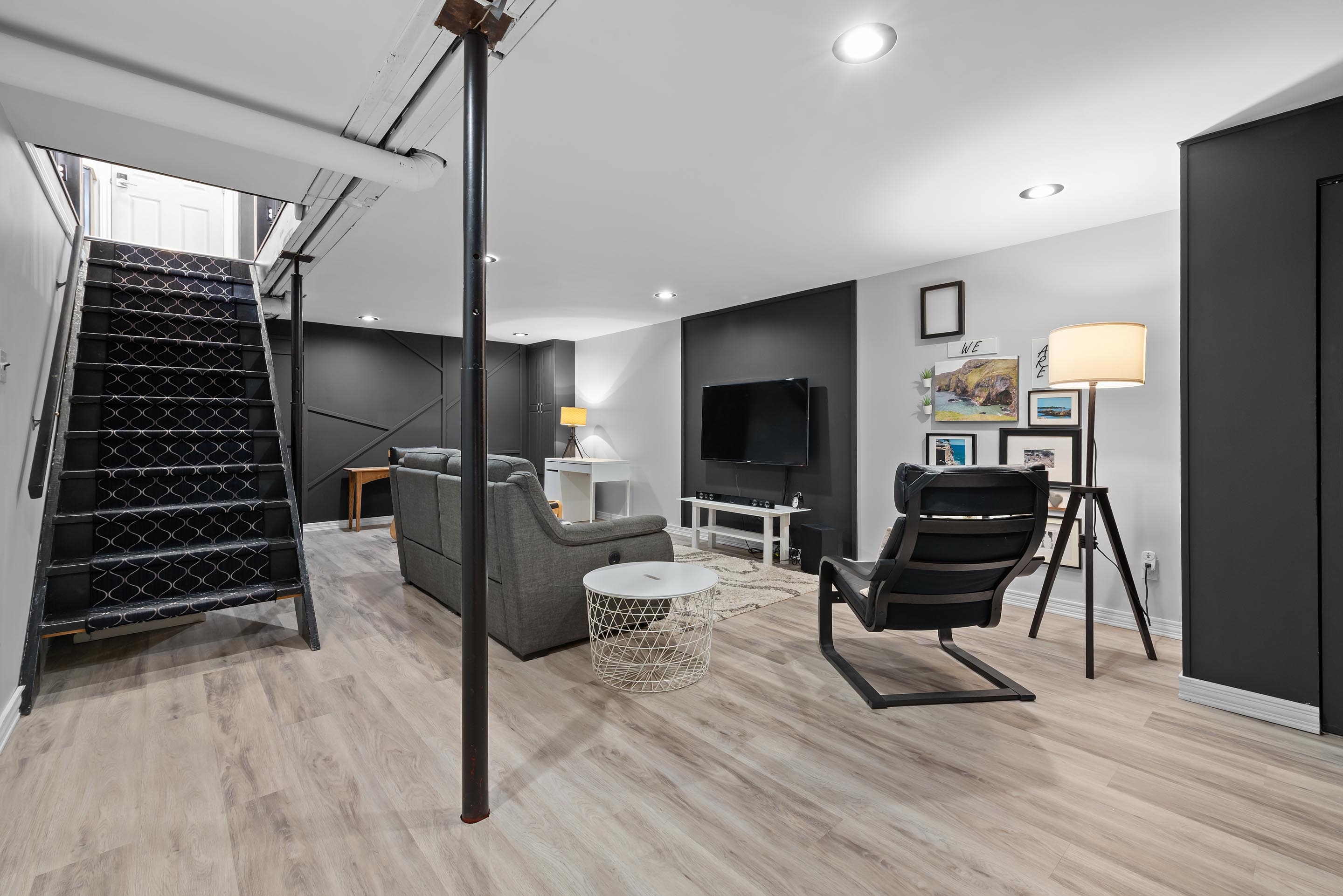 16 robertson cres 24
