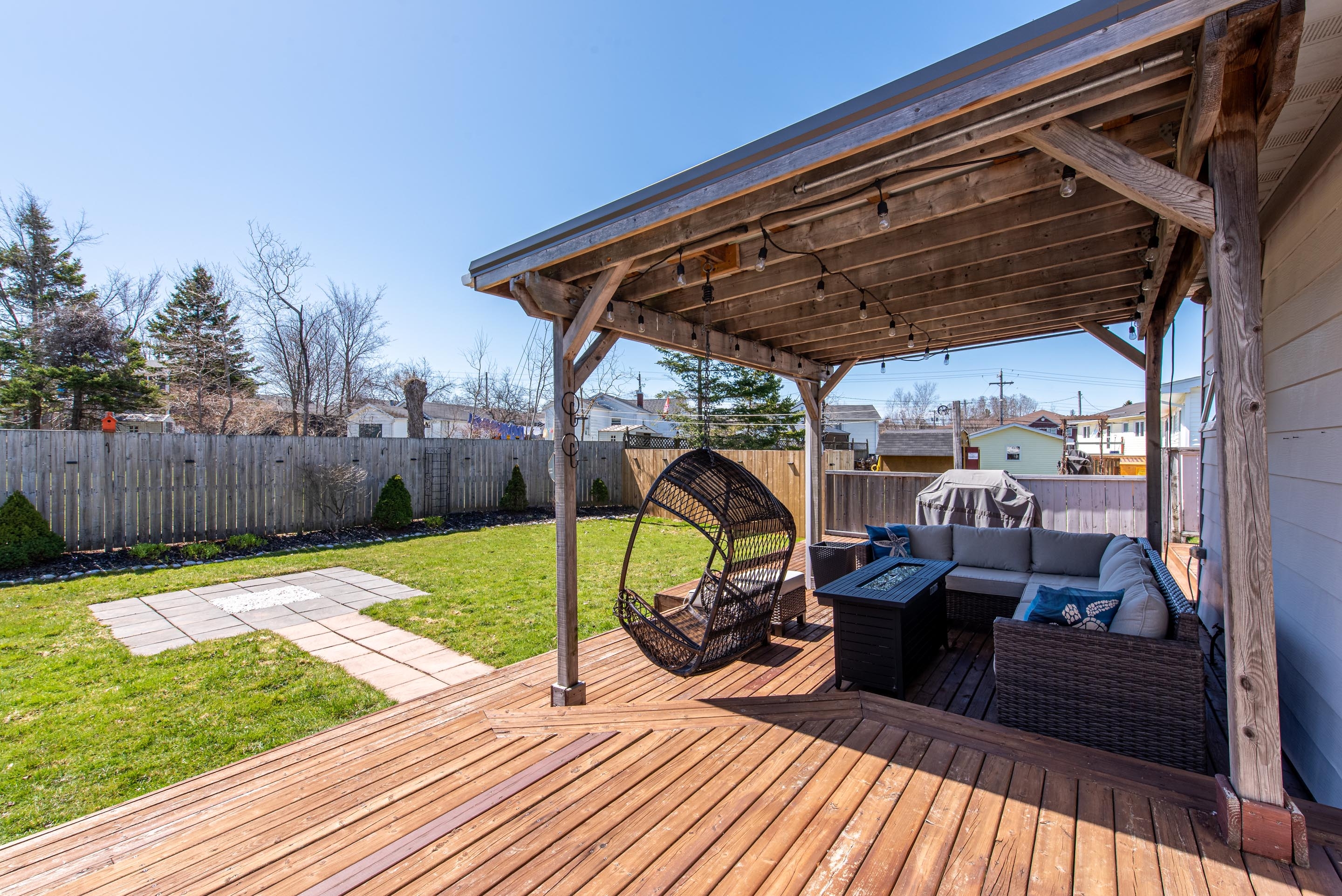 16 robertson cres 32