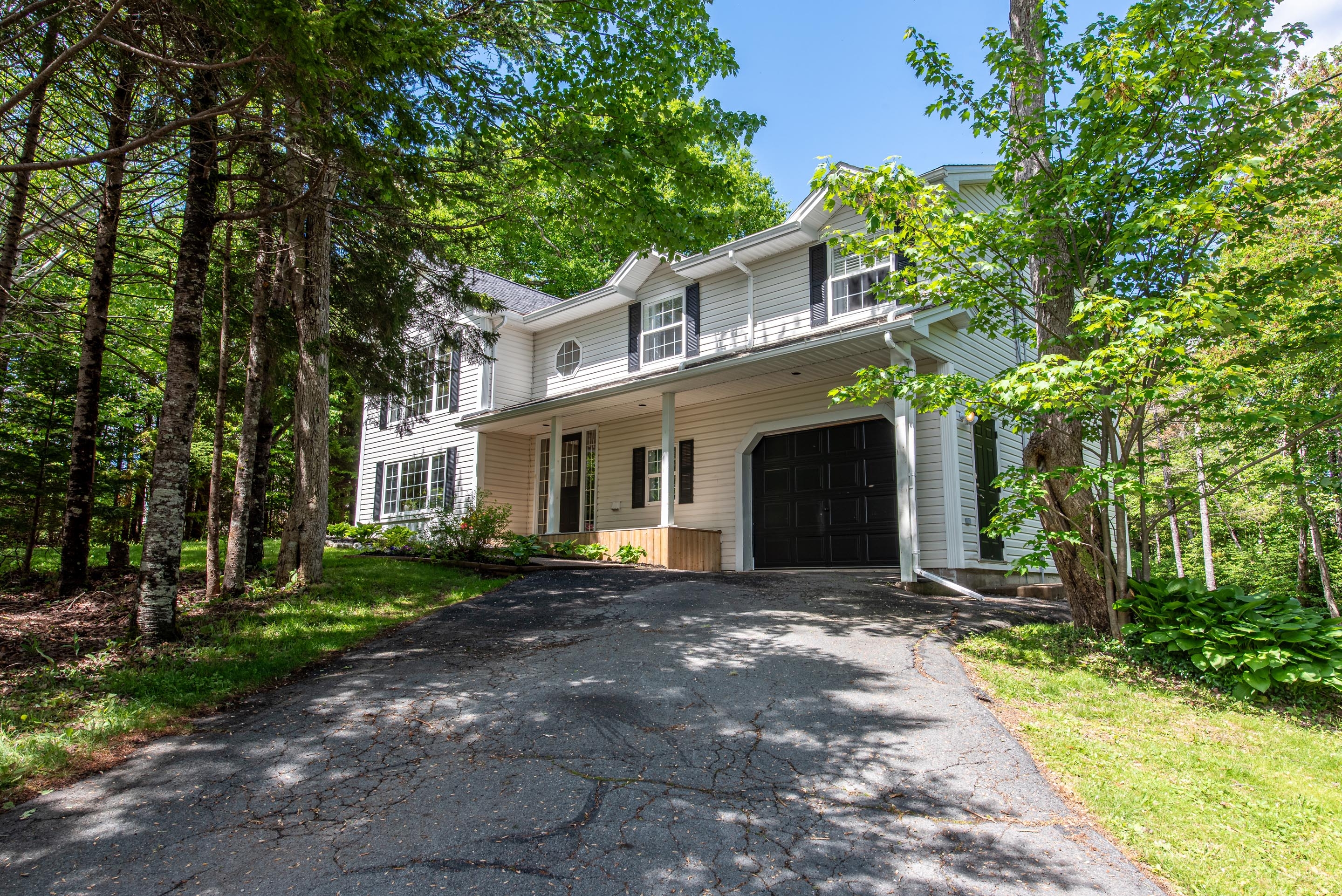 90 leeward ave 01
