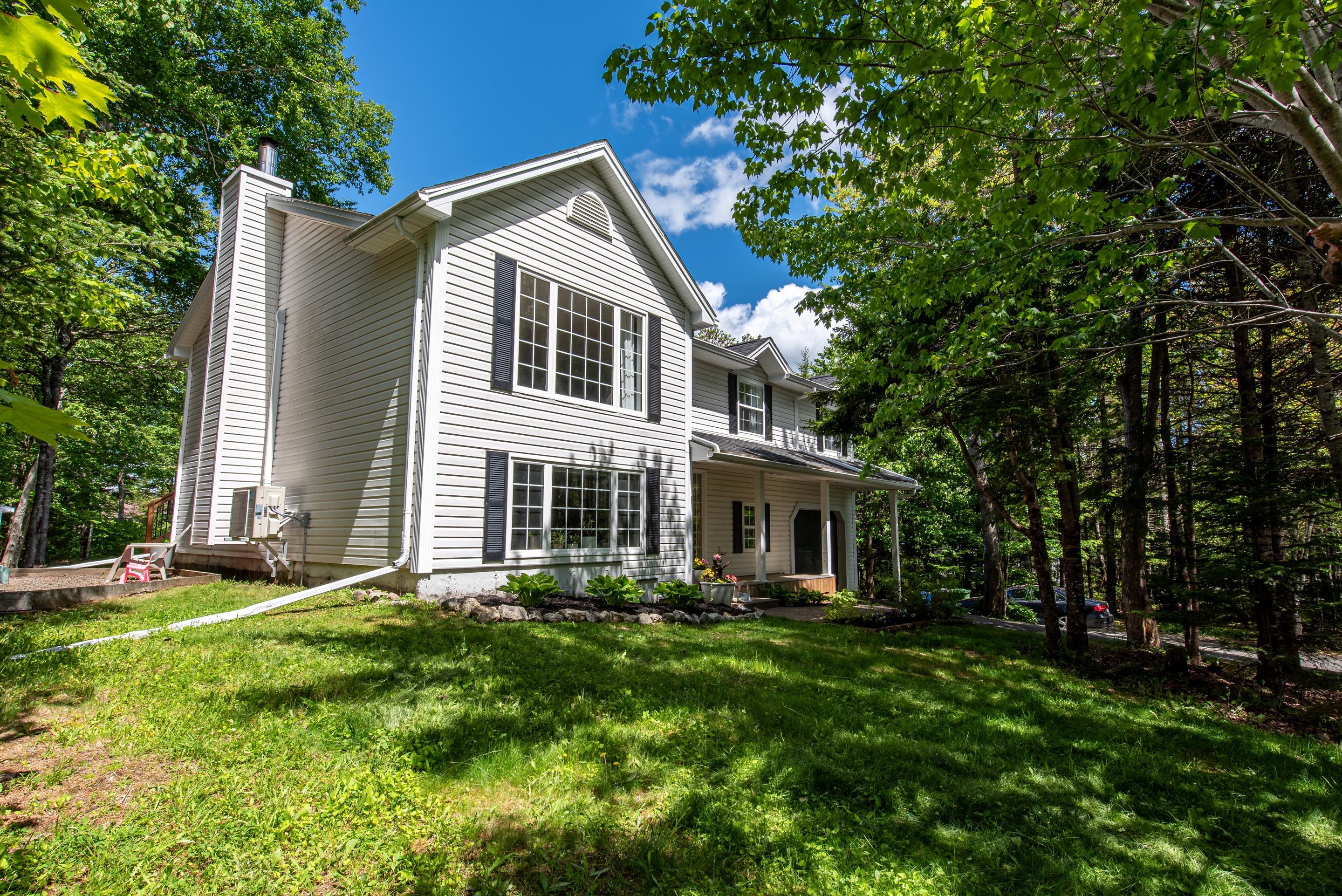 90 leeward ave 03