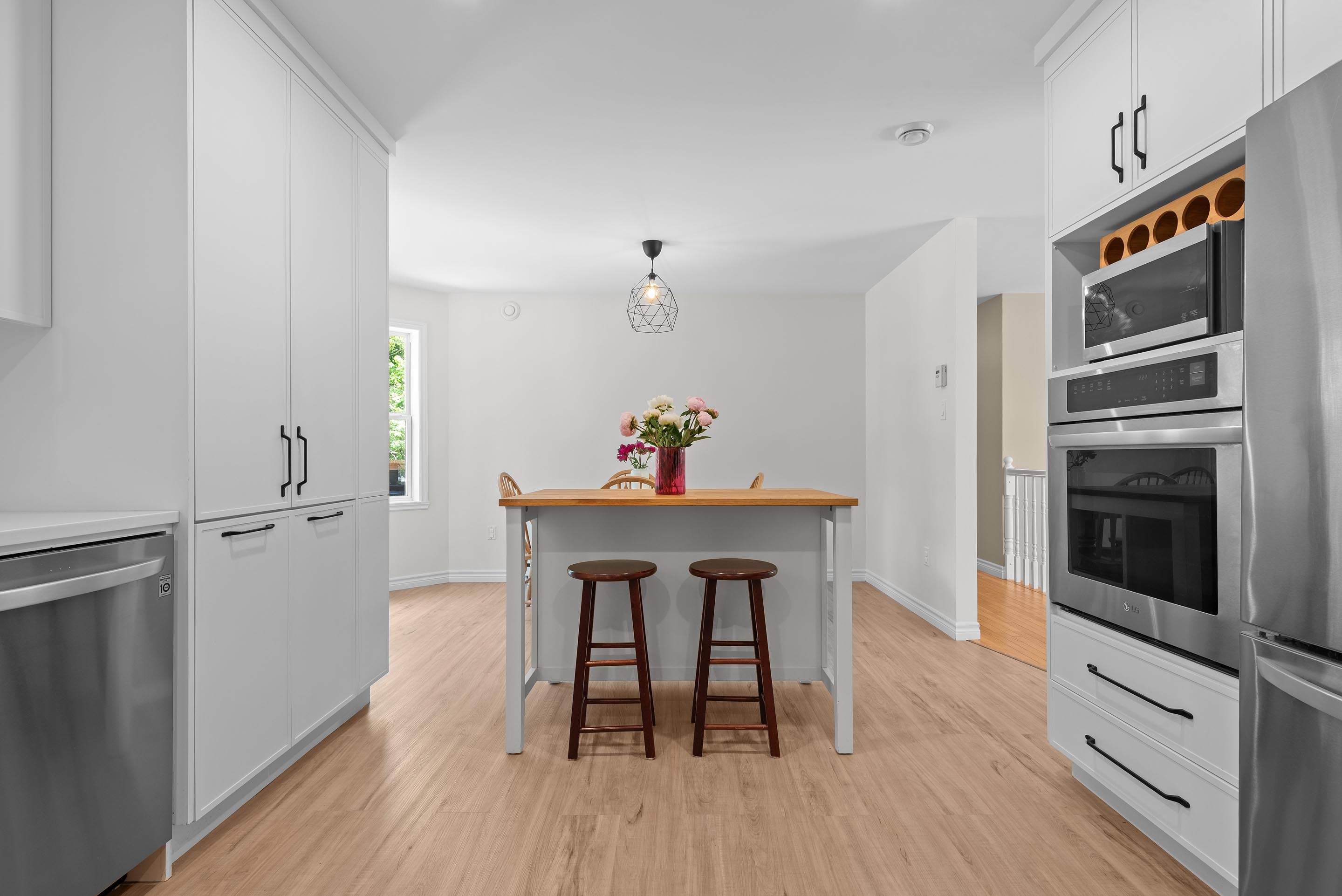 90 leeward ave 16