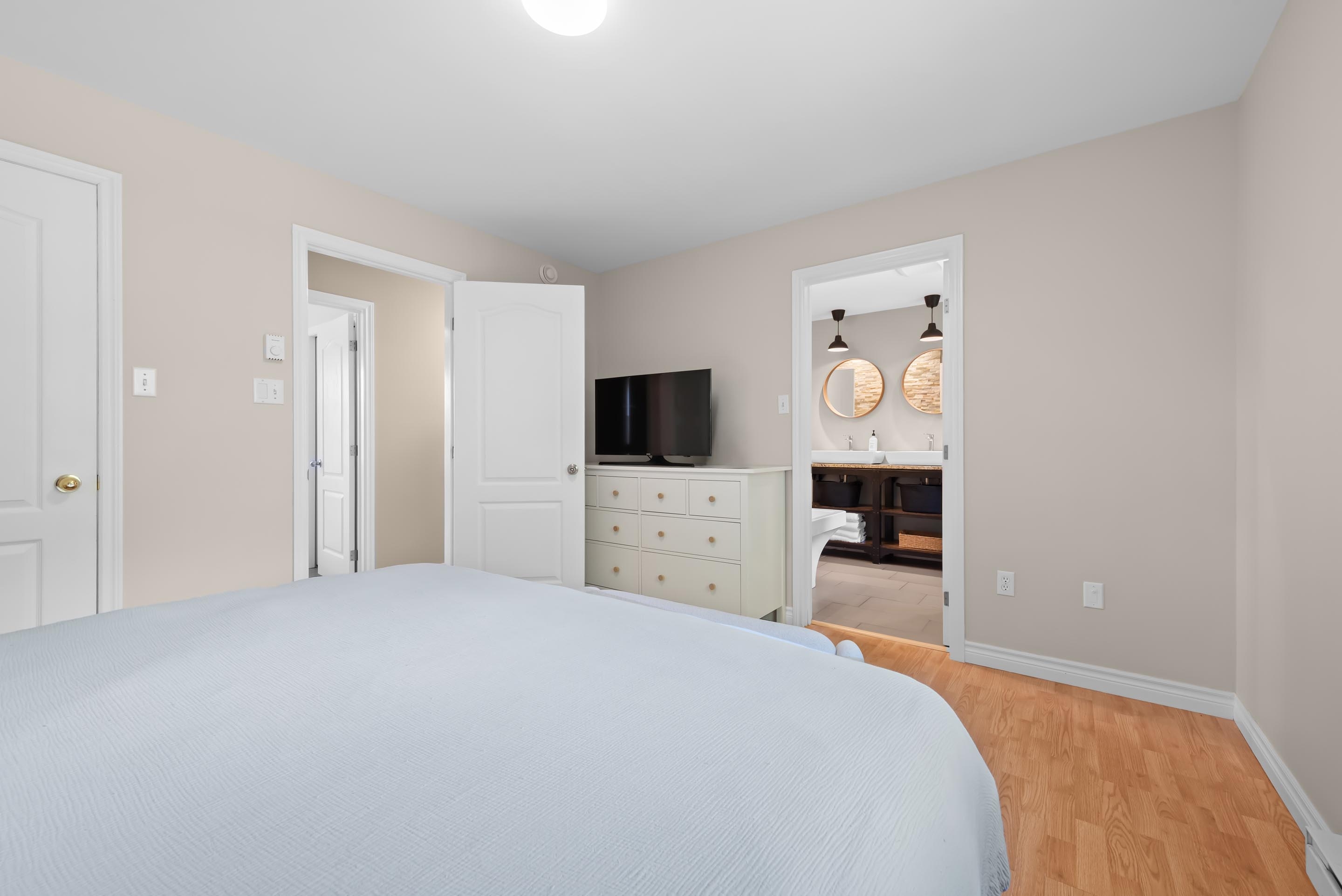 90 leeward ave 21