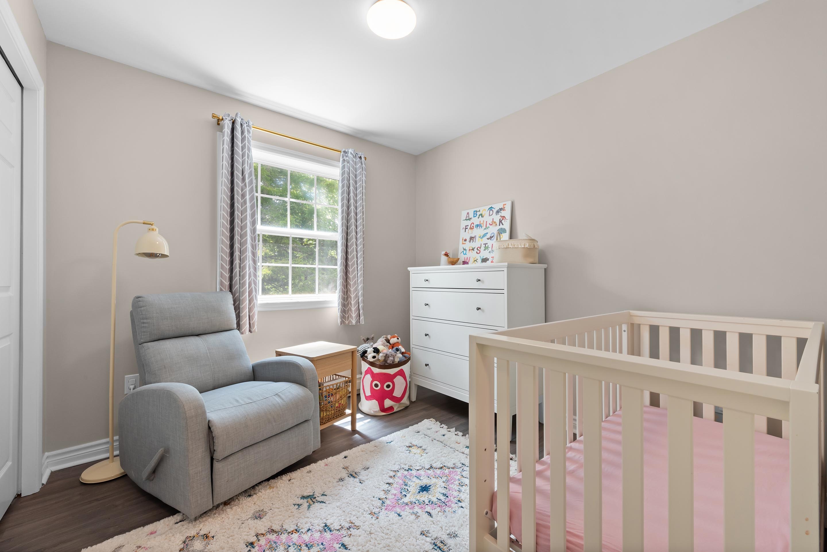 90 leeward ave 25