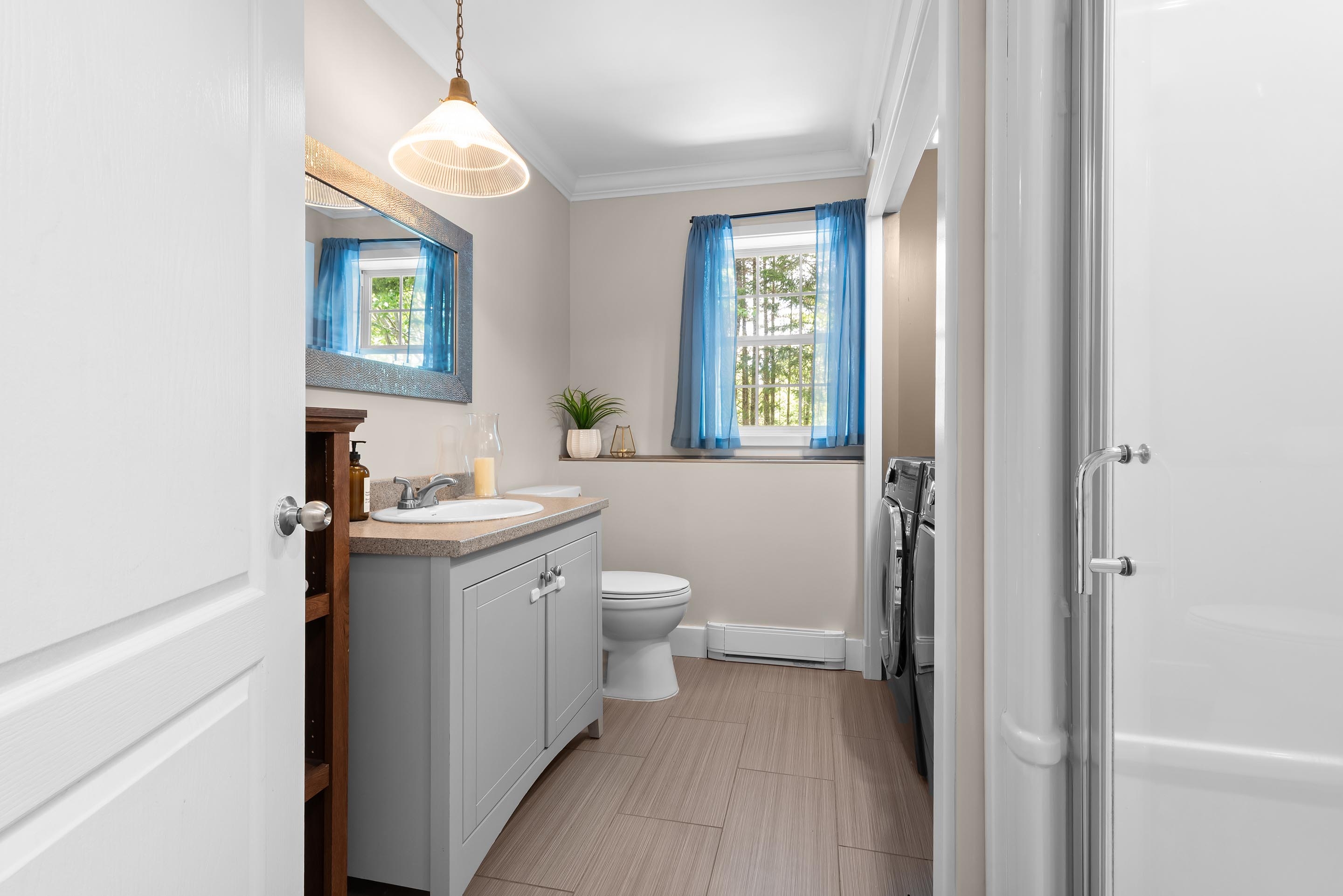 90 leeward ave 33