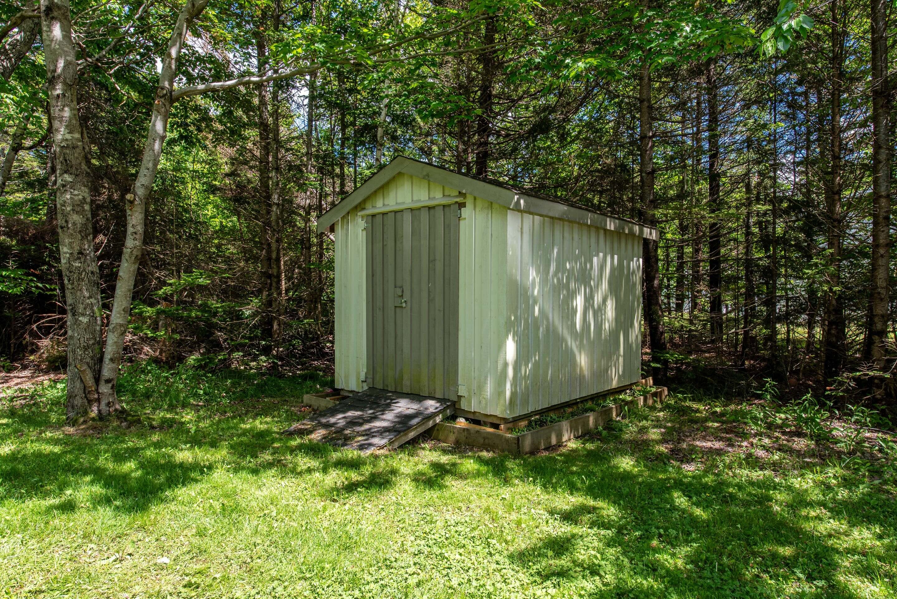 90 leeward ave 41