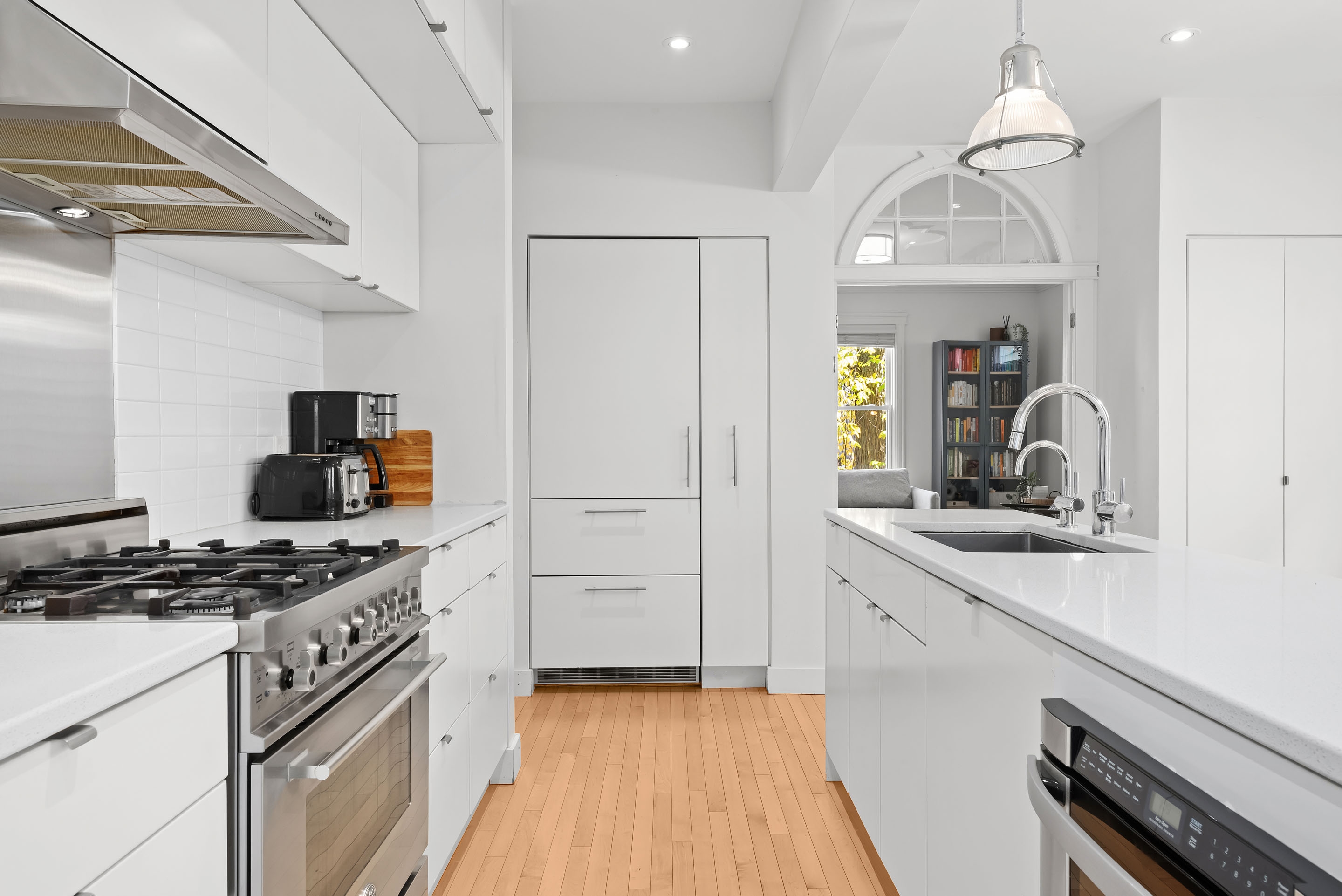 1544 henry st 09