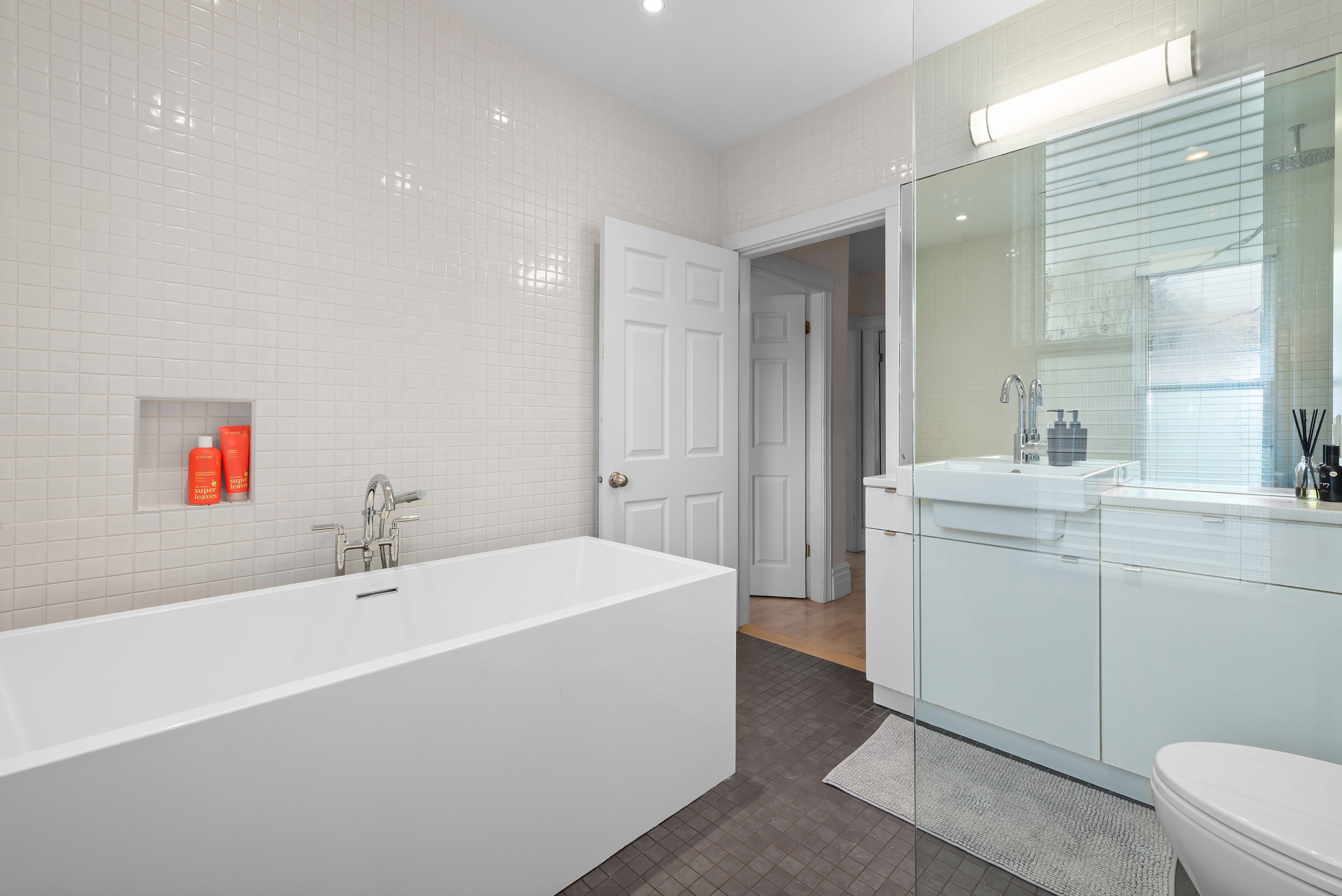 1544 henry st 21