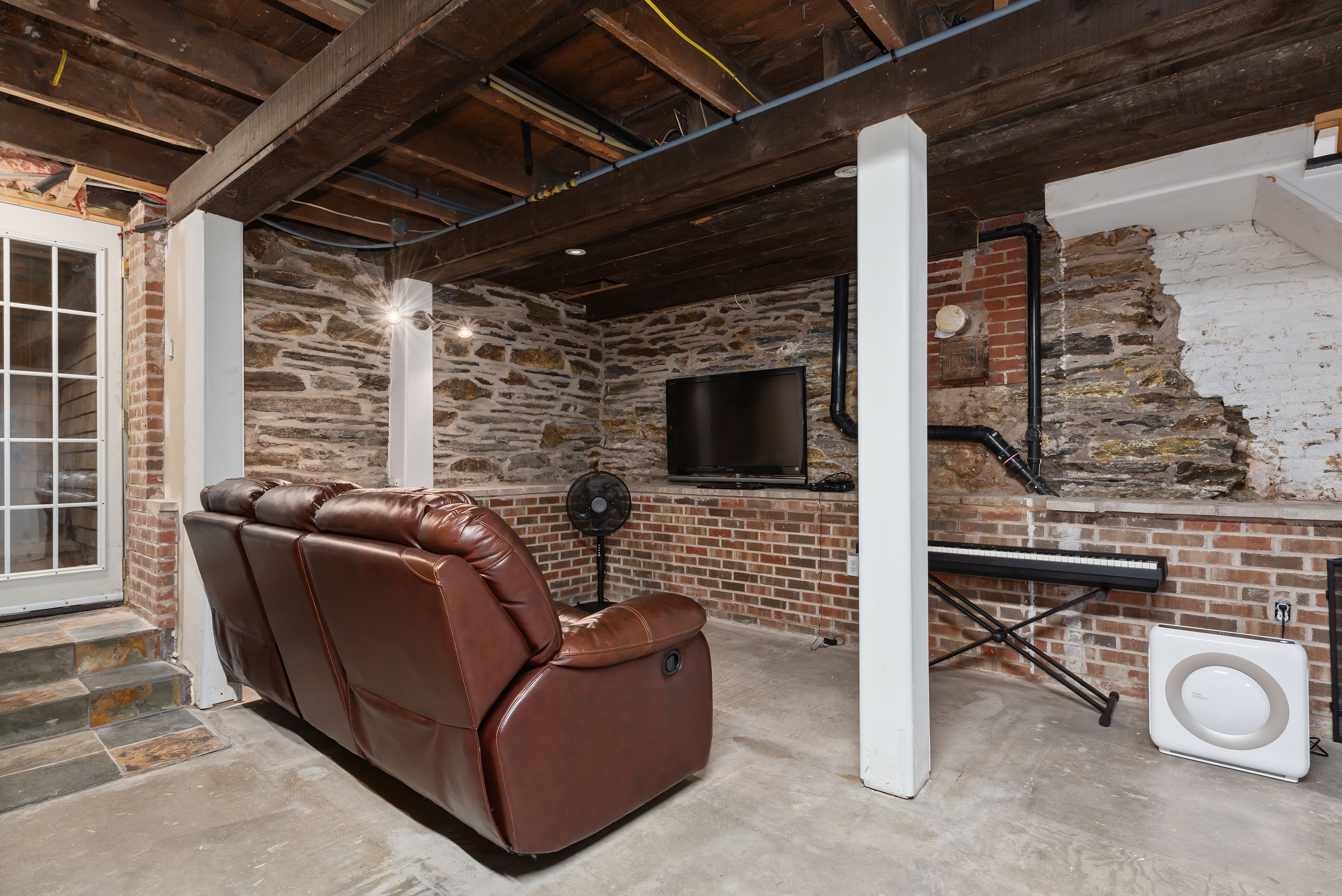 1544 henry st 23