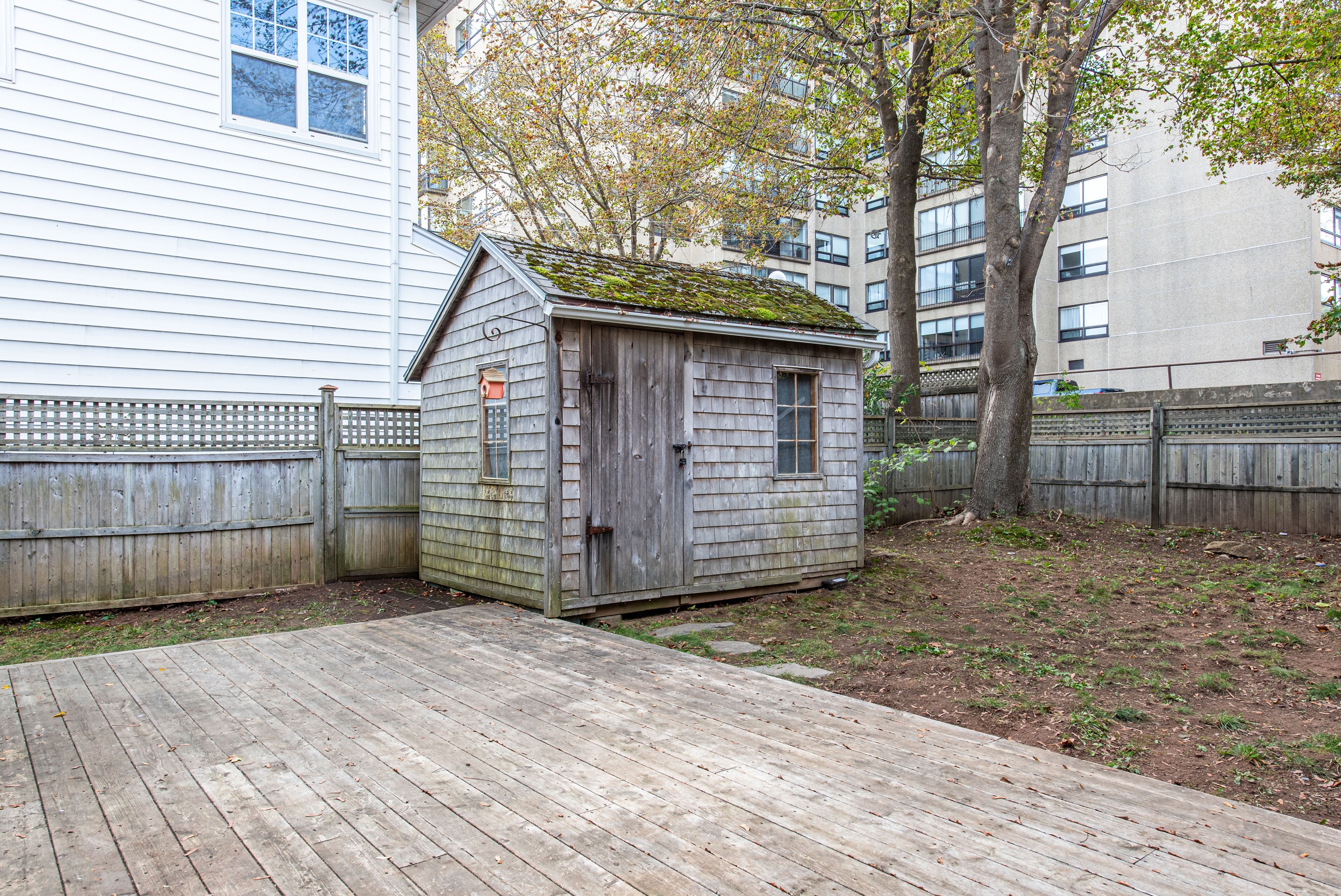 1544 henry st 28